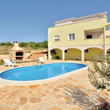 Relax In With Pool Casa vacanze Obrovac