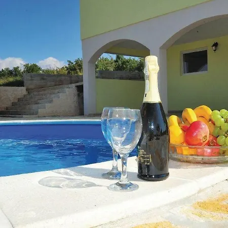 Relax In With Pool *